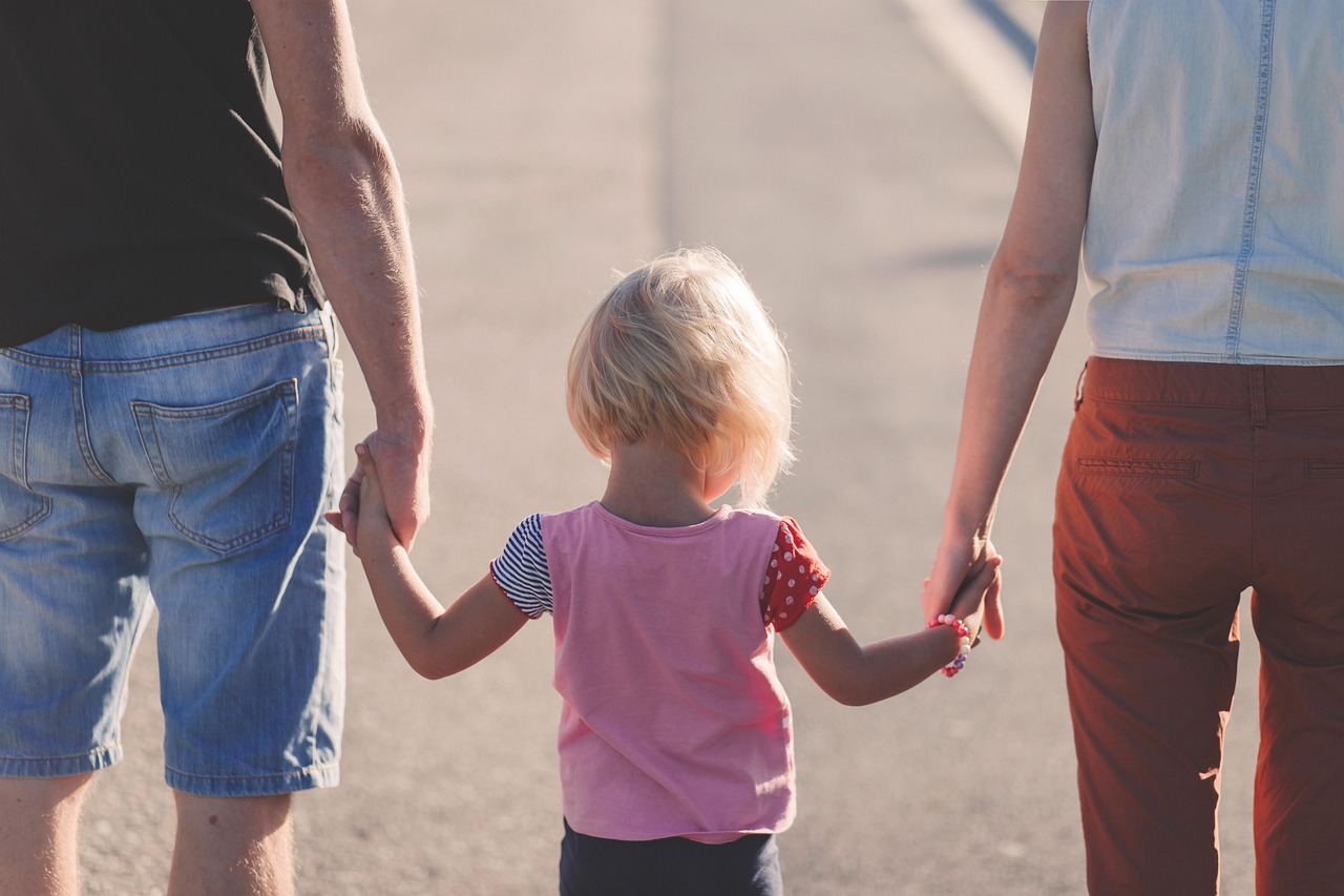 verantwortungsvolle erziehung bedeutet, bewusst und liebevoll mit den bedürfnissen und gefühlen ihrer kinder umzugehen. entdecken sie tipps und strategien für eine positive eltern-kind-beziehung.