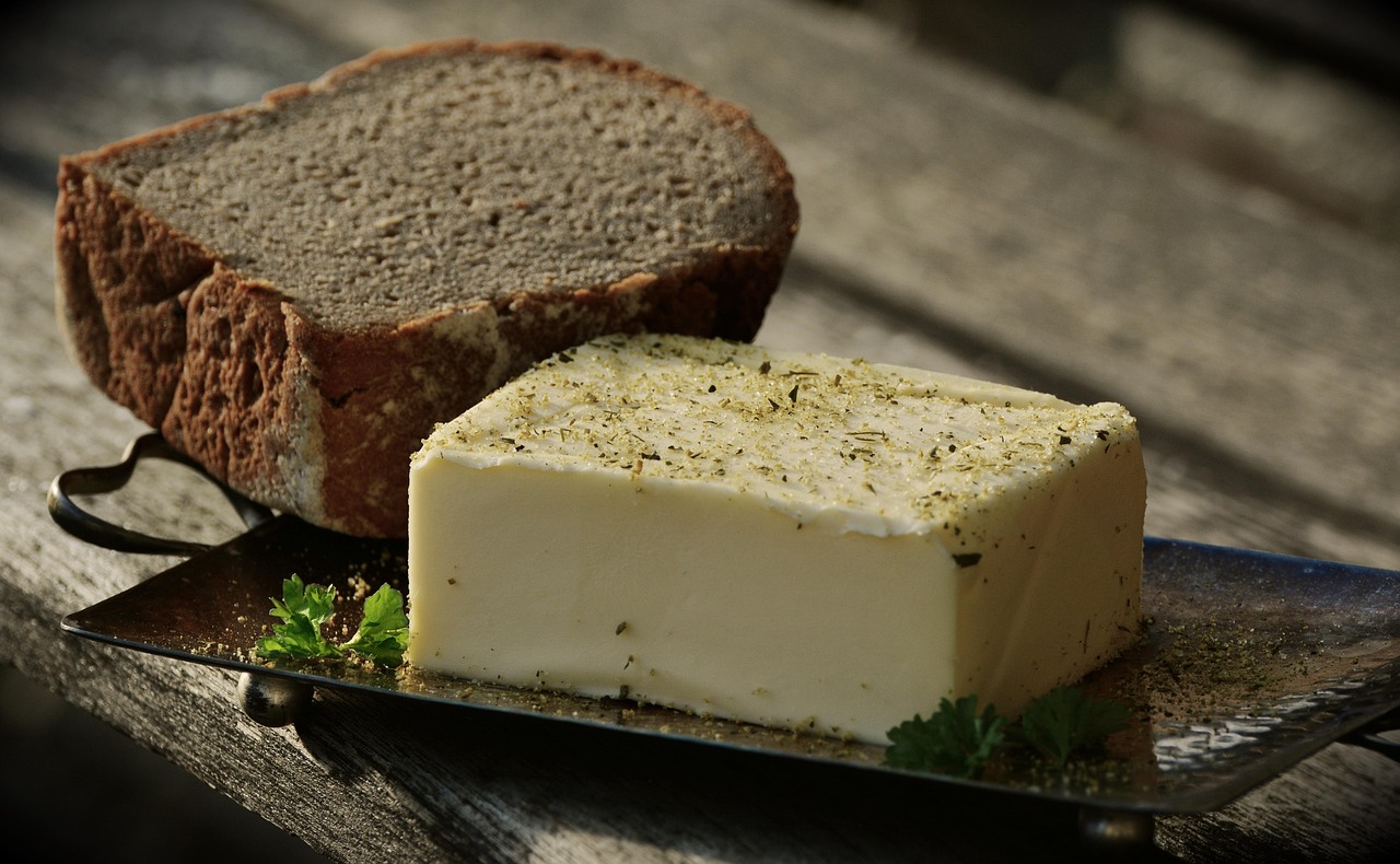 entdecken sie aromatische kr&auml;uterbutter &ndash; perfekt zum verfeinern von brot, fleisch und gem&uuml;se. ein muss f&uuml;r jede k&uuml;che!
